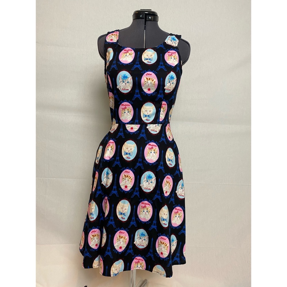 Retro style kitten dress.